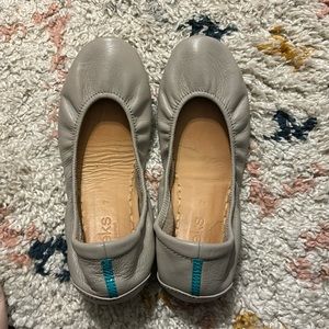 teiks by Gavrieli in cool grey